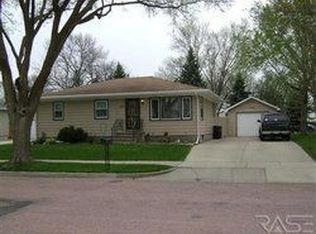 120 W 42nd St, Sioux Falls, SD 57105