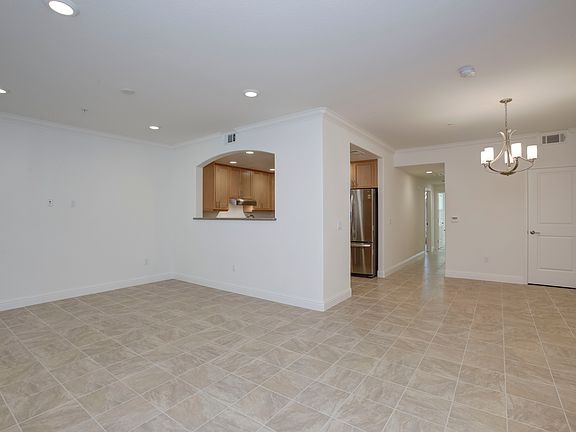 3rd image of 2585 El Camino Real APT 312