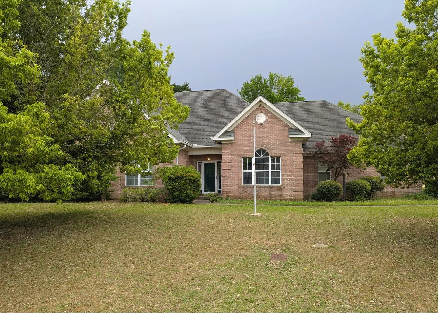 3 bed, 2.5 bath, 2498 sqft, $2,400 — Photo 1