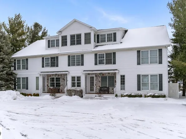 13354 Stover Rd APT 2, Charlevoix, MI 49720