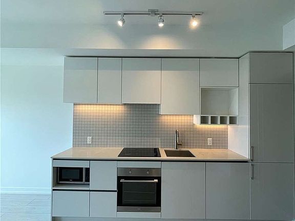 4th image of 5 Buttermill Ave #3205