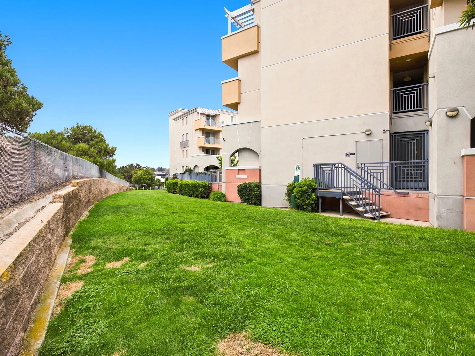 1 bed, 748 sqft, $2,995 — Photo 3