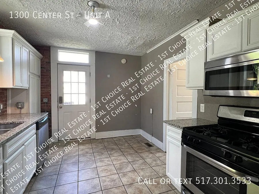 Charming 2-Bdr 1-Bth Duplex In Old Town - Fireplace/Office/Washer/Dryer — Photo 3