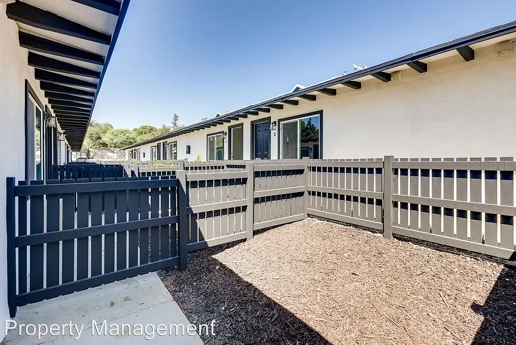 3337 Drew St — Photo 2