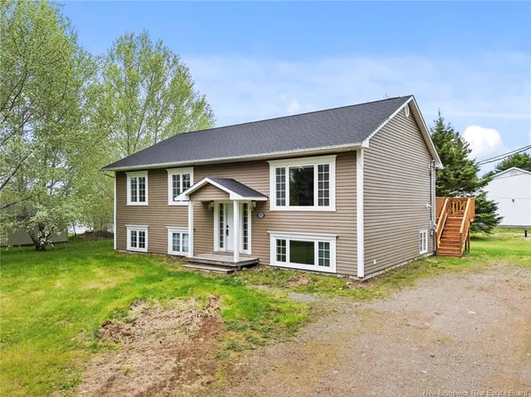 38 Foster Ave, Douglas, NB E6L 2C5