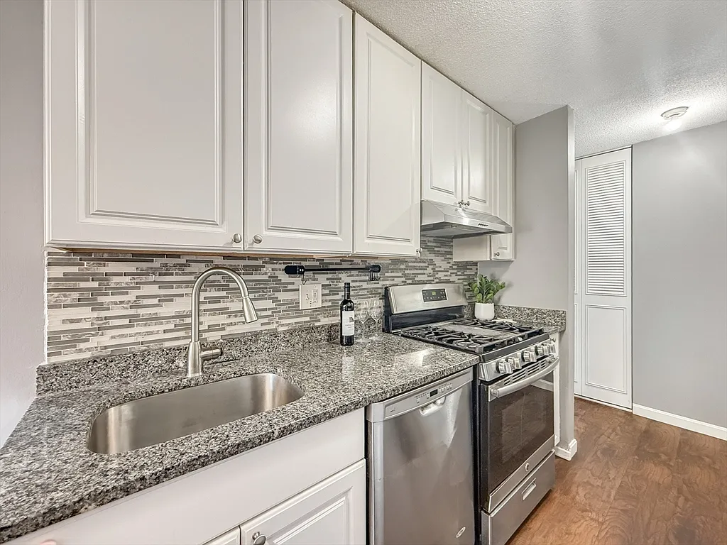 1 bed, 1.0 bath, 685 sqft, $1,750 — Photo 3