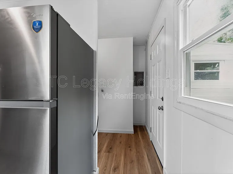1533 Hoffman Ave — Photo 15