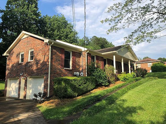 3rd image of 2409 Sandy Dr
