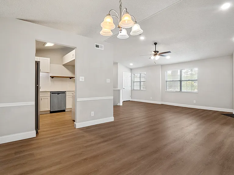 9057 N Swan Cir — Photo 5