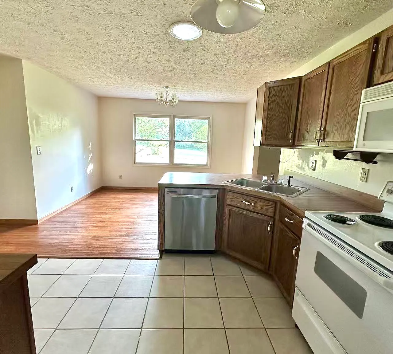 3 bed, 1700 sqft, $1,750 — Photo 4