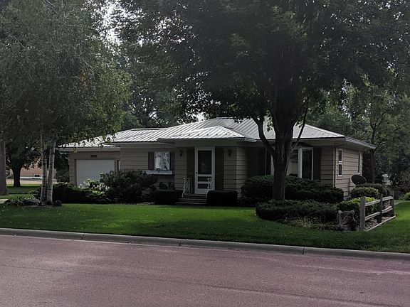 2nd image of 644 4th Ave