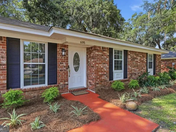 605 Leaning Oaks Dr, Savannah, GA 31410