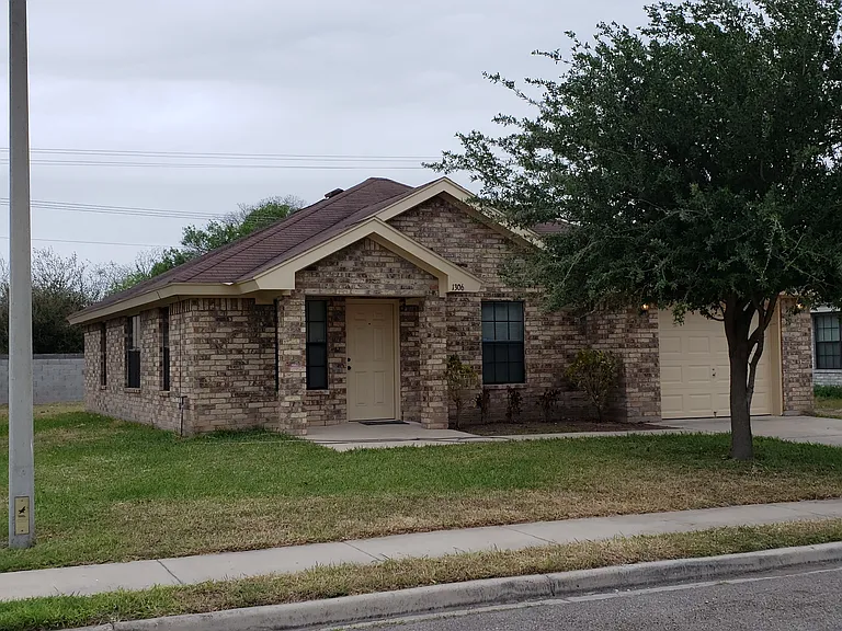 1306 Adela Dr — Photo 1