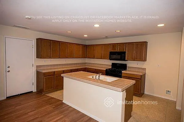 3043 Roadrunner Dr — Photo 7