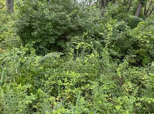 10 Chateau Dr, West Dundee, IL 60118