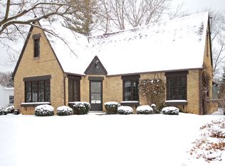 110 Sunset Pl, Lake Bluff, IL 60044