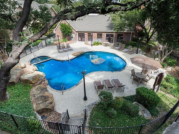3rd image of 4123 Cliff Oaks St