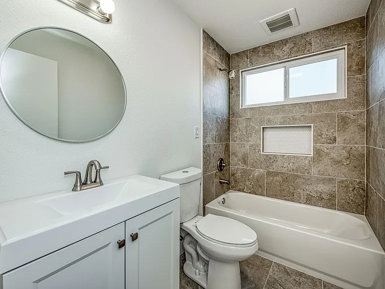 672 W Antonio Dr — Photo 16