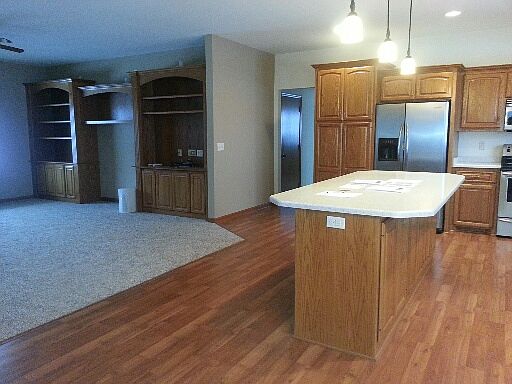 KITCHEN & LARGE SNACK BAR