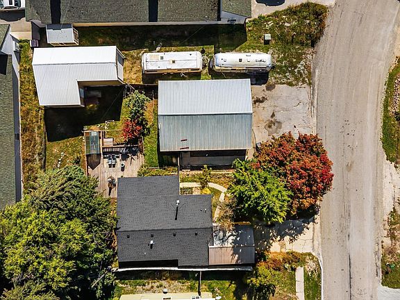 3rd image of 51 Larch St