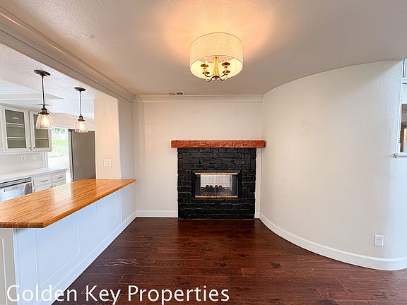 5th image of 3274 San Tomas Dr