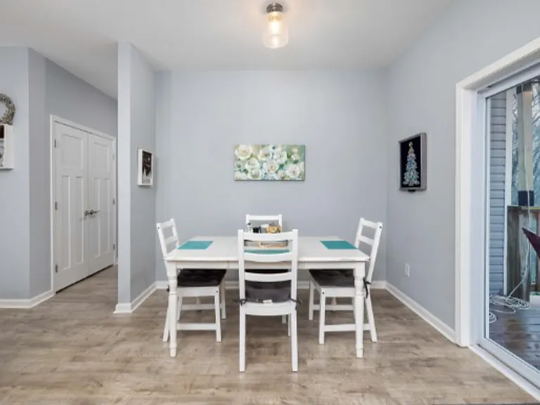 1239 Oxford Village Cir — Photo 4