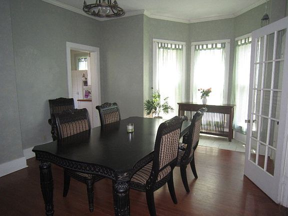 4th image of 611 Grant St