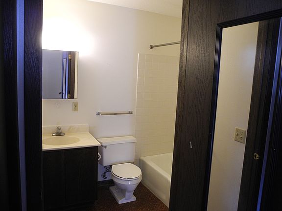 4th image of 404 4th Ave N #111