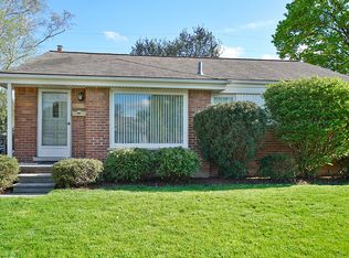 29705 Macintyre St, Livonia, MI 48150