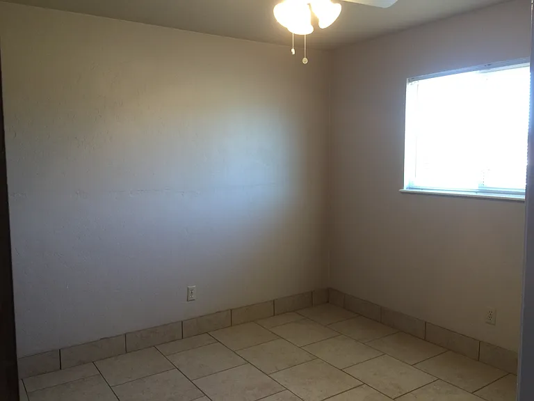 1003 McKinley Ave — Photo 8