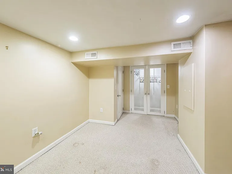 723 K St NE — Photo 19