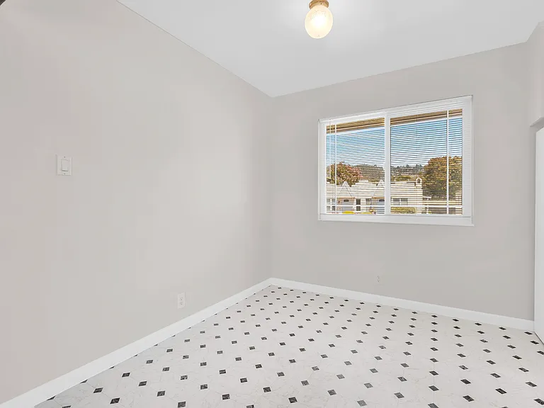 945 Kearney St #12 — Photo 15