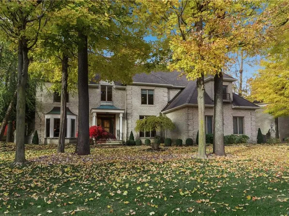 9624 Cobblestone Dr, Clarence, NY 14031