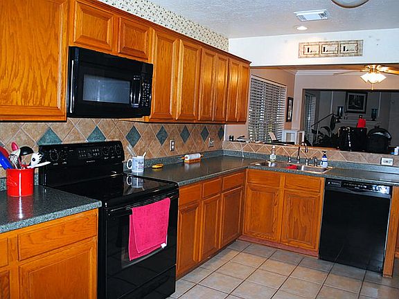 5th image of 1822 Park Maple Dr