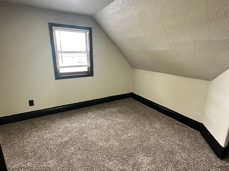 510 Hiawatha — Photo 11