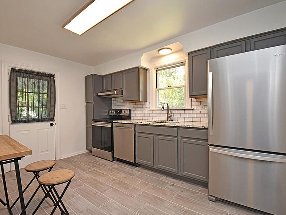 3rd image of 2227 Sussex Ave