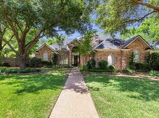 8011 Ridge Point Dr, Woodway, TX 76712