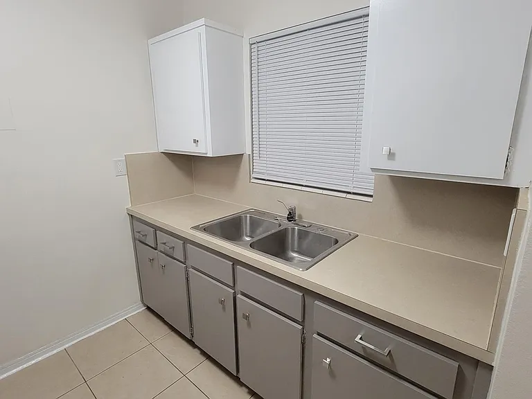 2455 SE 5th St #3 — Photo 7