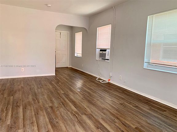 3rd image of 2315 Adams St #28