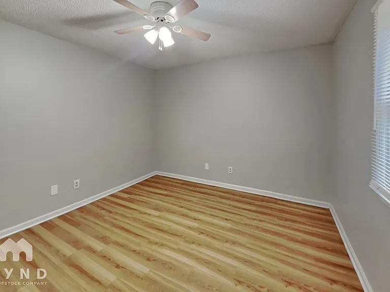 220 Glaive Dr — Photo 18