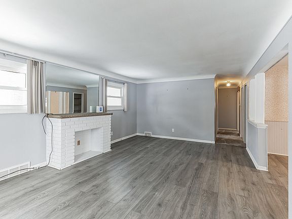 4th image of 18406 Westhampton Ave