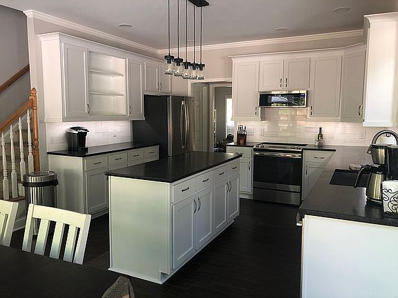 3rd image of 5210 Maplewood Ln