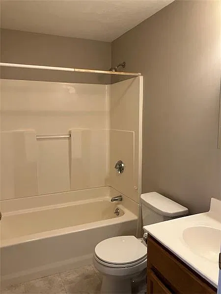1 bed, $2,400 — Photo 4