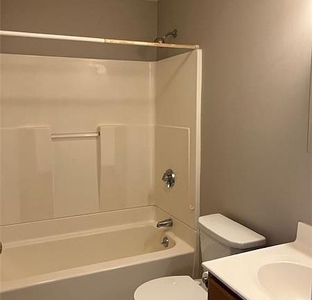 4th image of 5 Middle Street Ct Unit 5