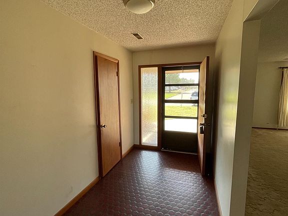 4th image of 340 W 5th St