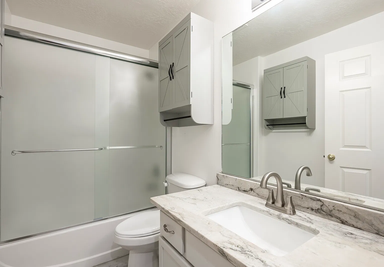 3 bed, 1247 sqft, $2,000 — Photo 2