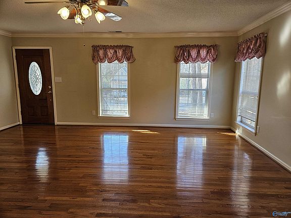 2nd image of 10 Red Bud Ln