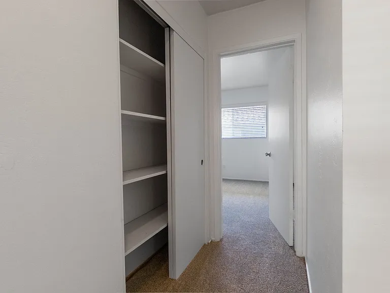 543 F Avenue — Photo 8