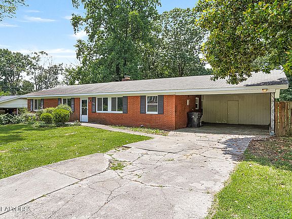 3rd image of 1719 Woodhaven Dr
