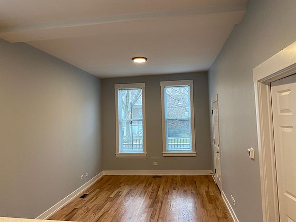 3rd image of 2125 N Maplewood Ave #1